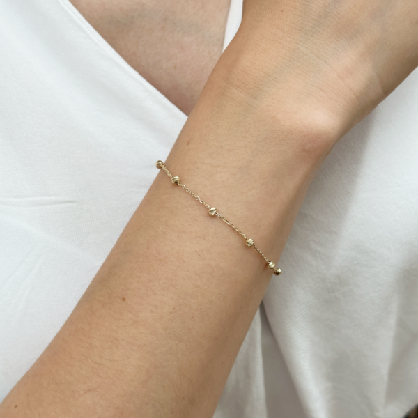 Customizable gold bracelet